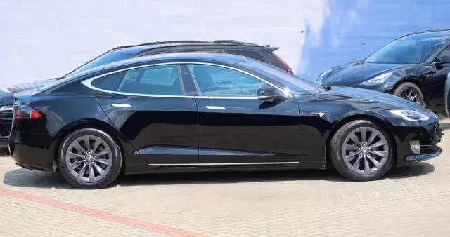 TESLA Model S Dual Motor Allradantrieb