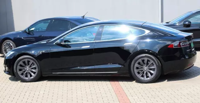 TESLA Model S Dual Motor Allradantrieb