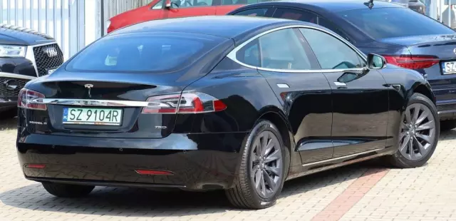 TESLA Model S Dual Motor Allradantrieb