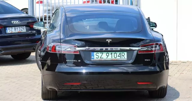 TESLA Model S Dual Motor Allradantrieb