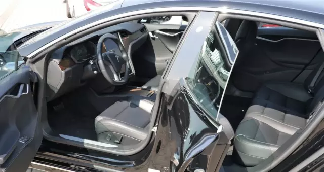 TESLA Model S Dual Motor Allradantrieb