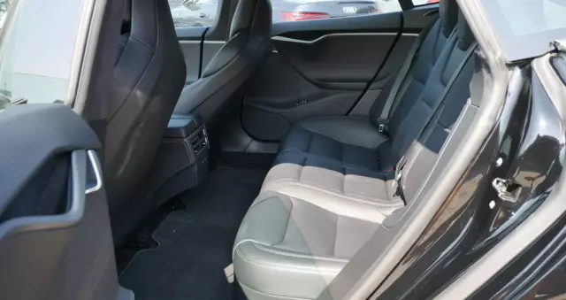 TESLA Model S Dual Motor Allradantrieb