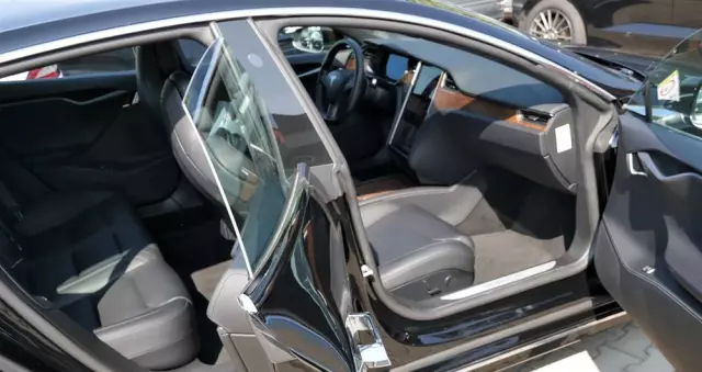 TESLA Model S Dual Motor Allradantrieb