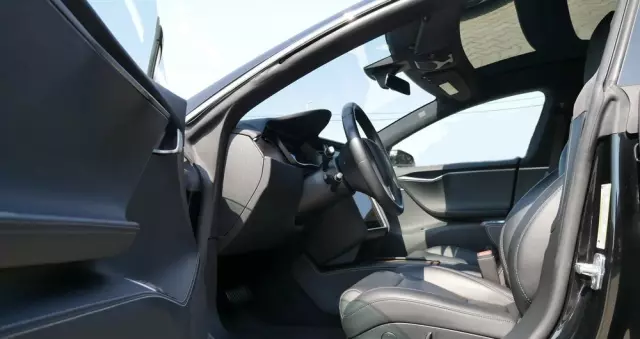 TESLA Model S Dual Motor Allradantrieb