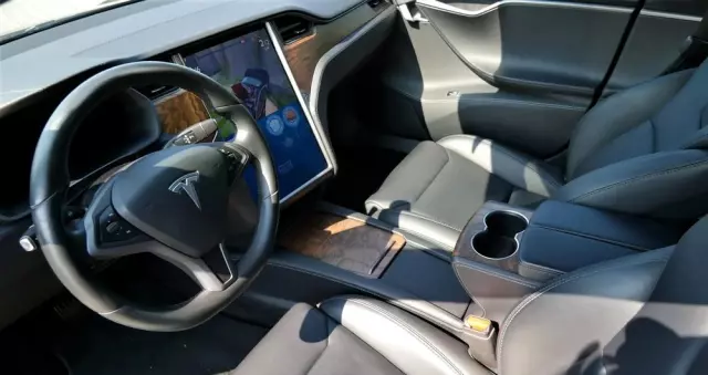 TESLA Model S Dual Motor Allradantrieb