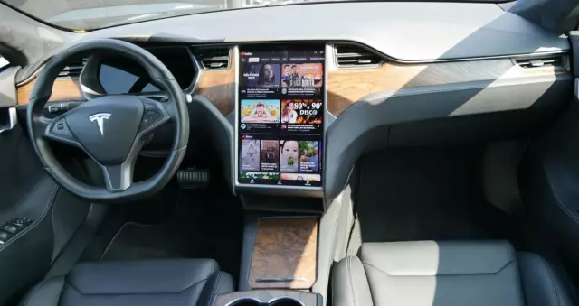 TESLA Model S Dual Motor Allradantrieb