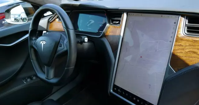 TESLA Model S Dual Motor Allradantrieb