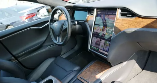 TESLA Model S Dual Motor Allradantrieb