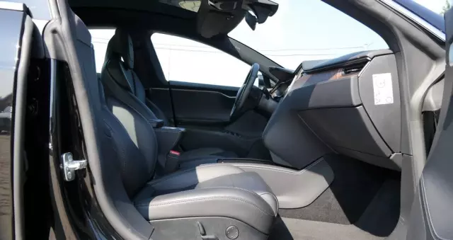 TESLA Model S Dual Motor Allradantrieb