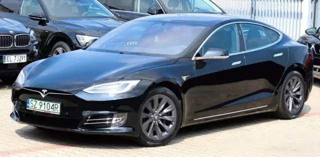 TESLA Model S Dual Motor Allradantrieb
