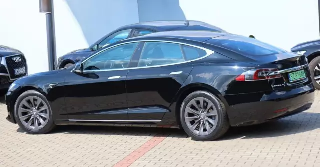TESLA Model S Dual Motor Allradantrieb