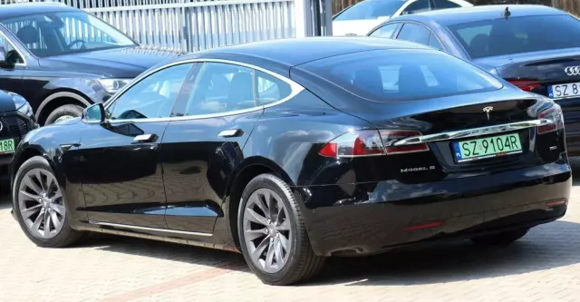 TESLA Model S Dual Motor Allradantrieb