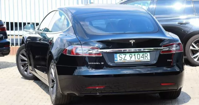 TESLA Model S Dual Motor Allradantrieb