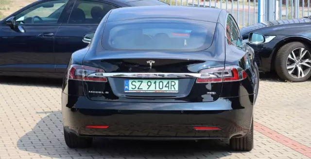 TESLA Model S Dual Motor Allradantrieb