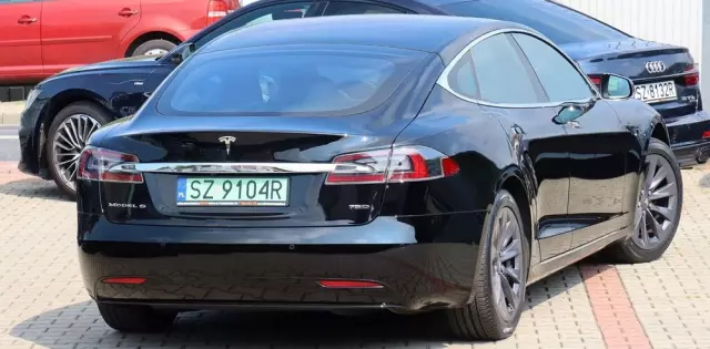 TESLA Model S Dual Motor Allradantrieb