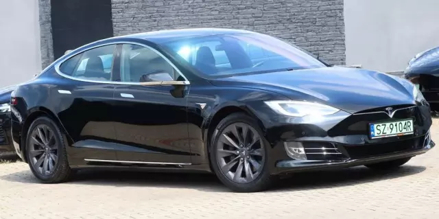 TESLA Model S Dual Motor Allradantrieb