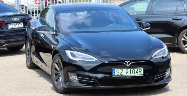 TESLA Model S Dual Motor Allradantrieb