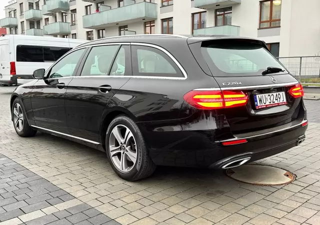 MERCEDES-BENZ Klasa E 220 d Business Edition 9G-TRONIC