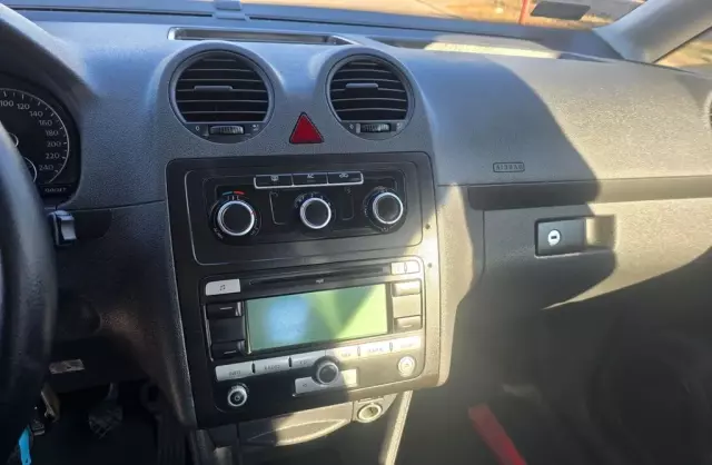 VOLKSWAGEN Caddy 