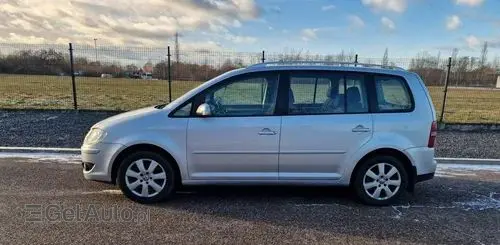 VOLKSWAGEN Touran 