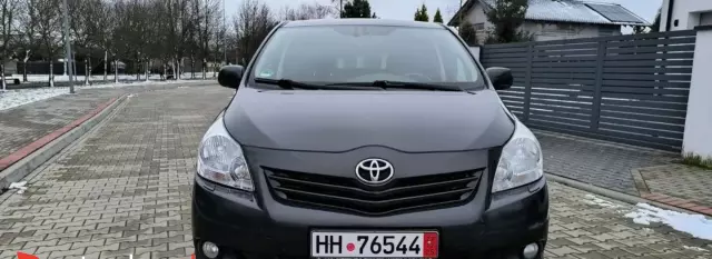 TOYOTA Verso 