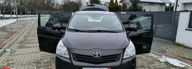TOYOTA Verso 