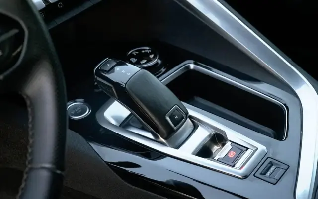 PEUGEOT 3008 THP 165 EAT6 Stop & Start Active