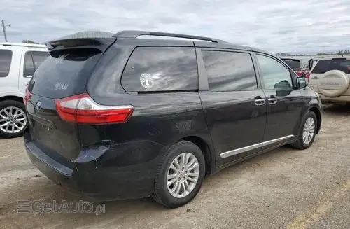 TOYOTA Sienna 