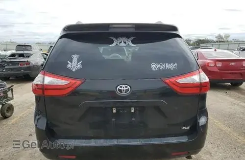 TOYOTA Sienna 