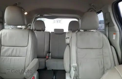 TOYOTA Sienna 