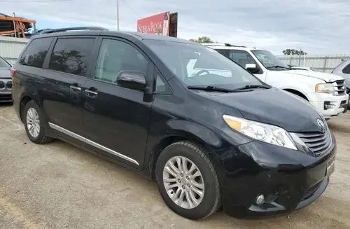 TOYOTA Sienna 