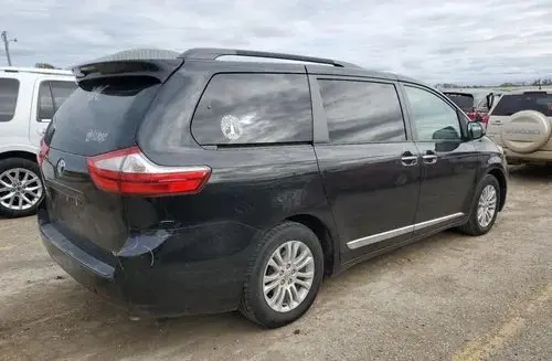 TOYOTA Sienna 