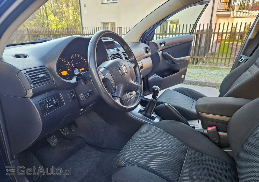 TOYOTA Avensis 2.0 VVT-i Executive