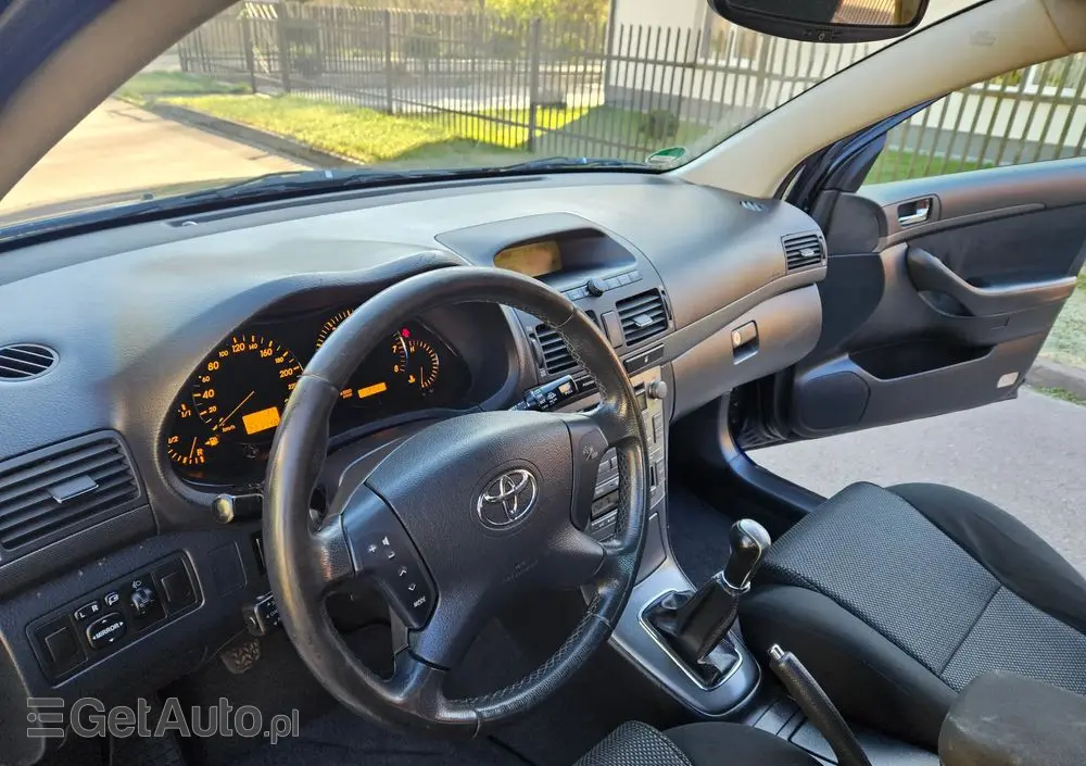 TOYOTA Avensis 2.0 VVT-i Executive