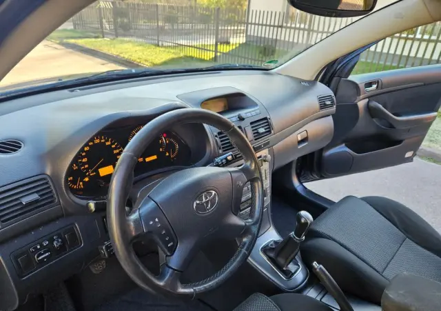 TOYOTA Avensis 2.0 VVT-i Executive