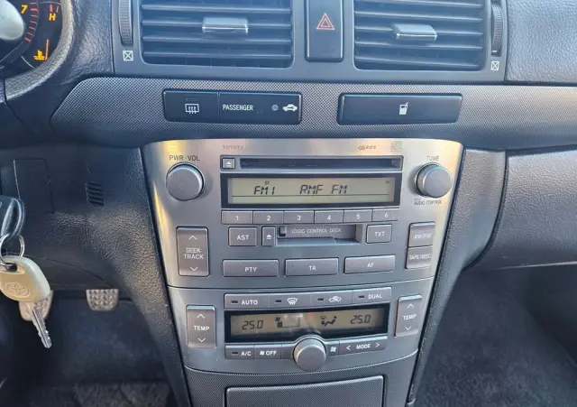 TOYOTA Avensis 2.0 VVT-i Executive