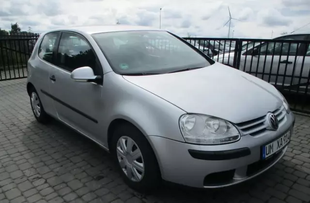 VOLKSWAGEN Golf 