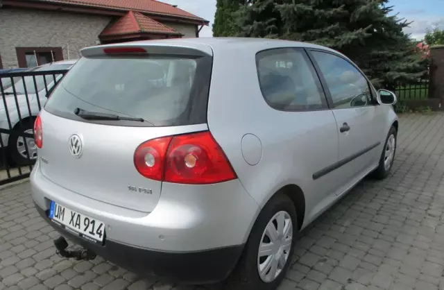 VOLKSWAGEN Golf 