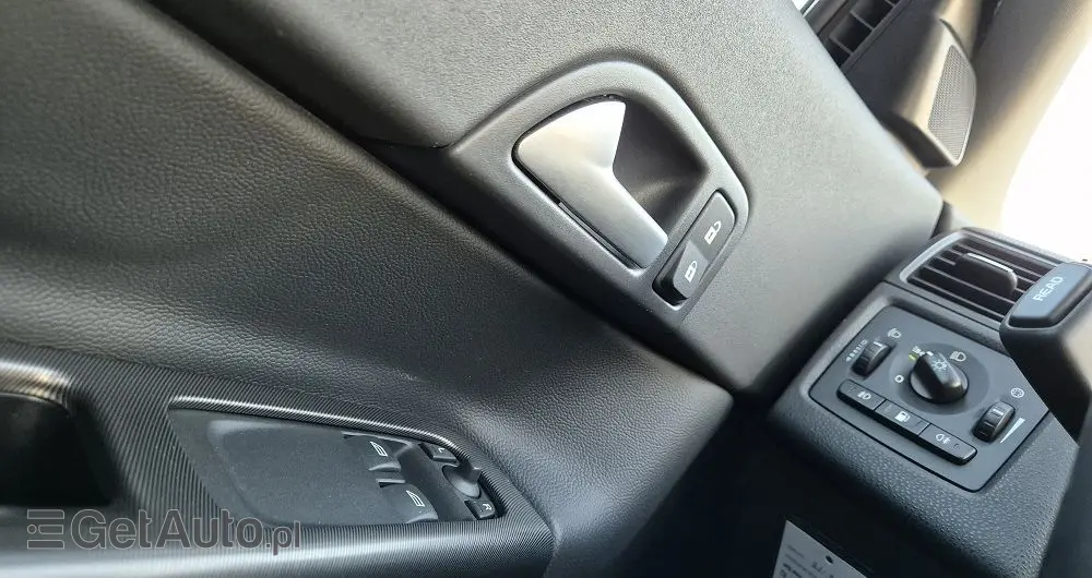 VOLVO C30 D4 R-Design