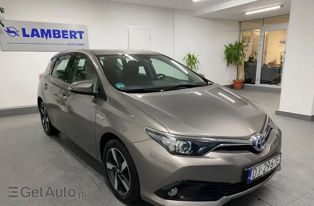 TOYOTA Auris 