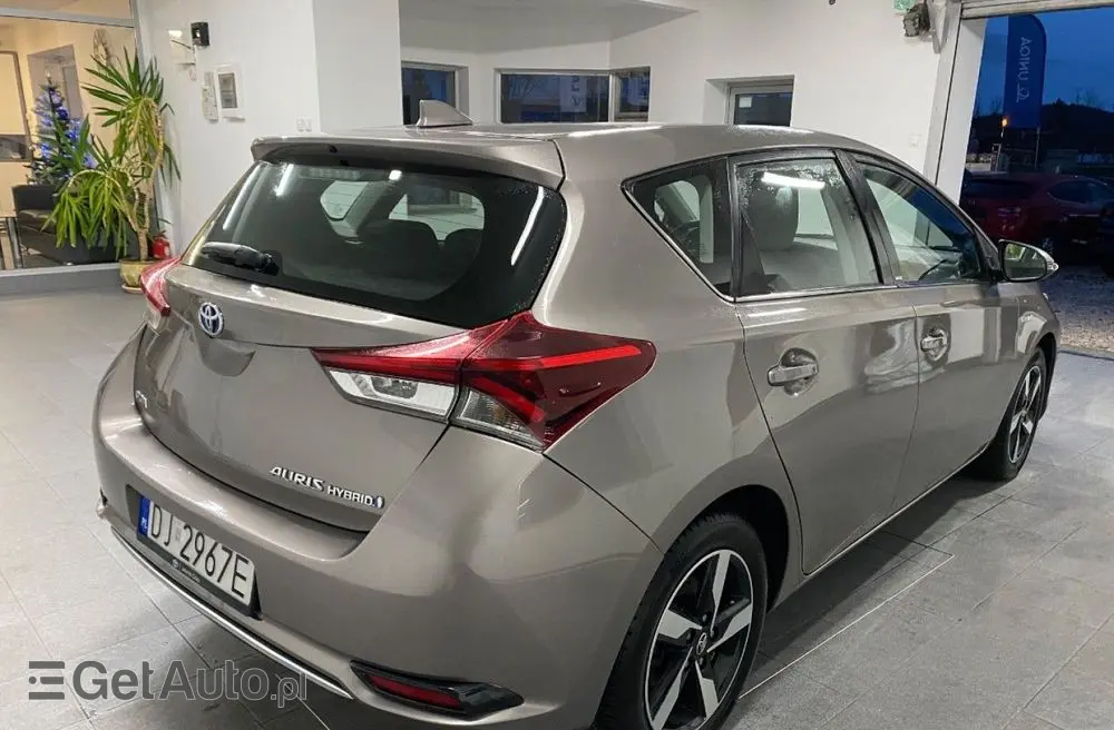 TOYOTA Auris 