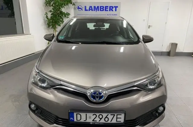 TOYOTA Auris 