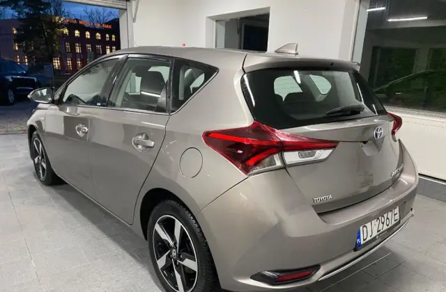 TOYOTA Auris 