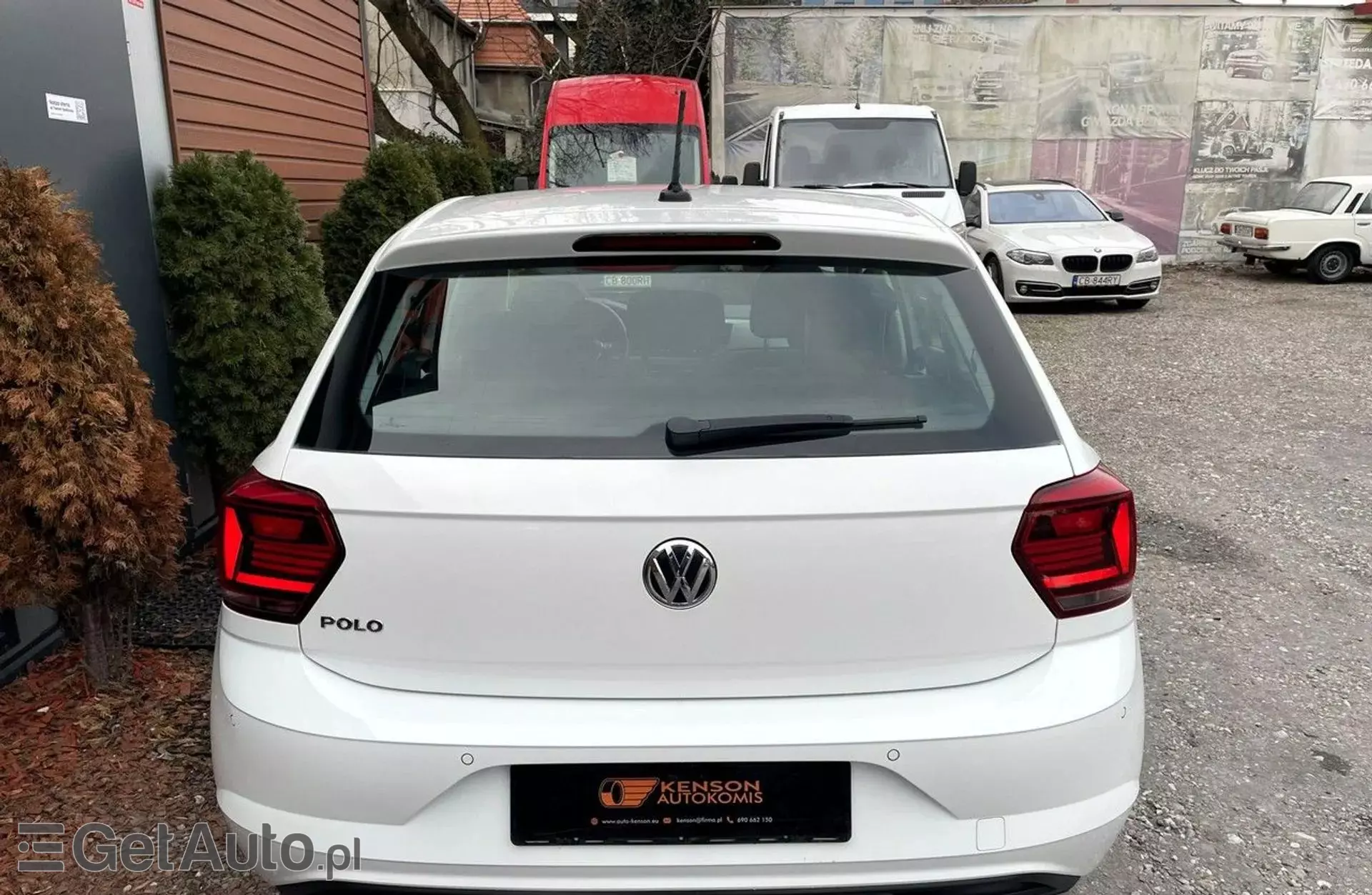 VOLKSWAGEN Polo 