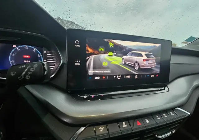 SKODA Octavia Combi 2.0 TDI DSG Style