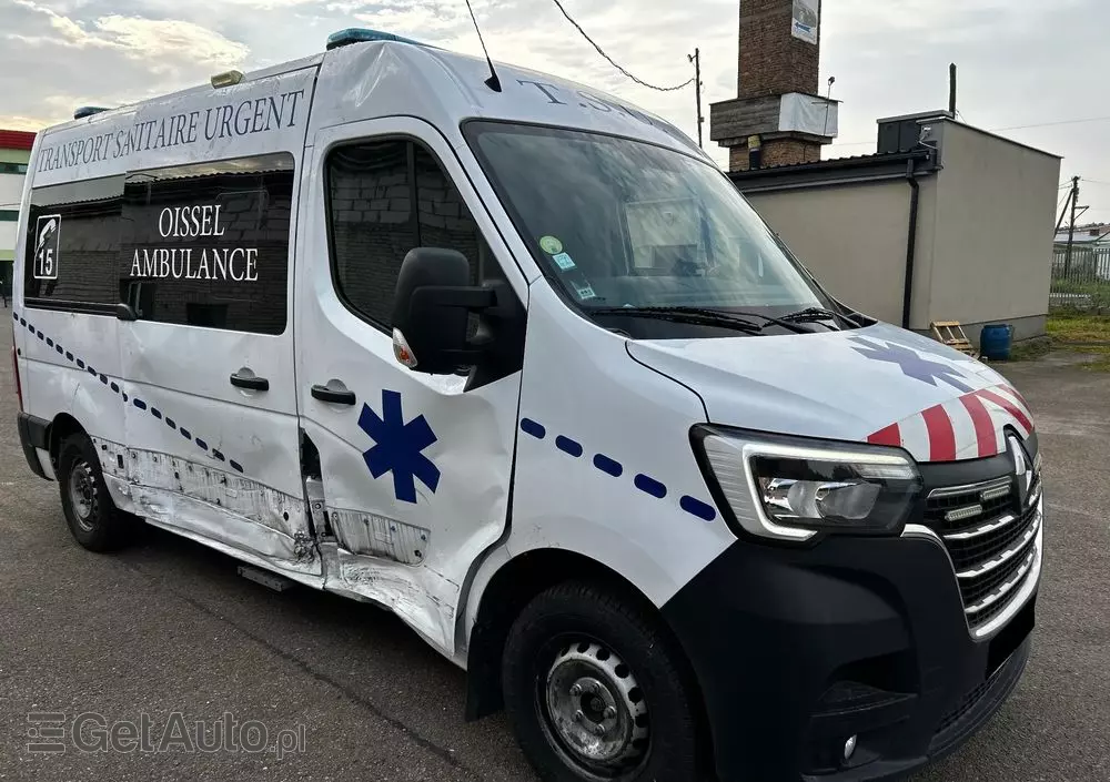 RENAULT MASTER VEGAS AMBULANCE 