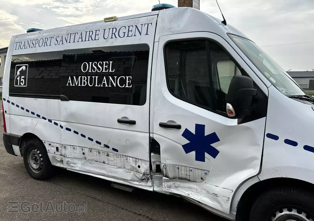 RENAULT MASTER VEGAS AMBULANCE 