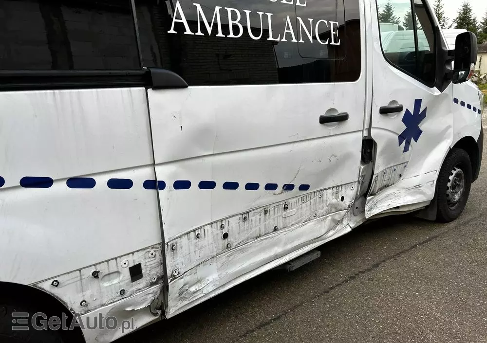 RENAULT MASTER VEGAS AMBULANCE 