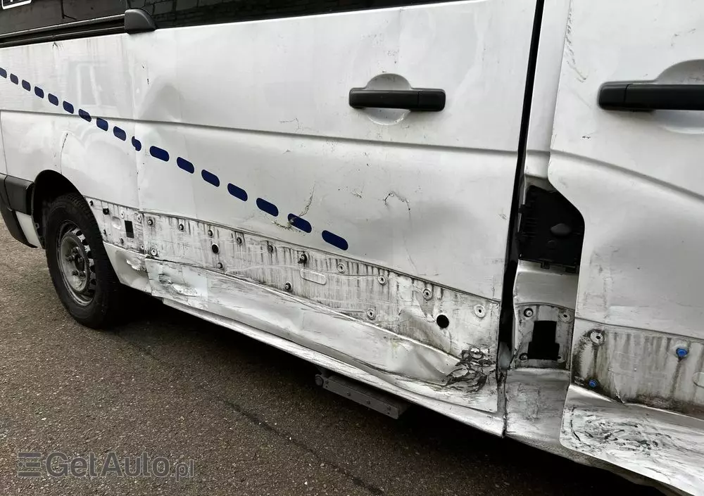 RENAULT MASTER VEGAS AMBULANCE 