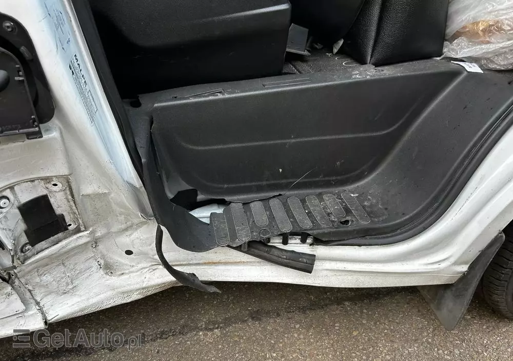 RENAULT MASTER VEGAS AMBULANCE 